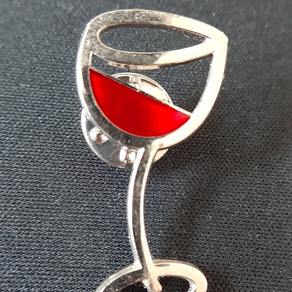 Silvertone and enamel wine glass tack pin